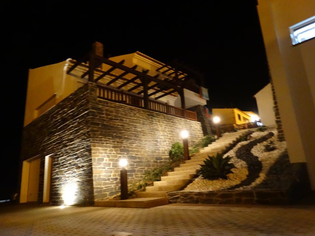 Falesias Da Arrifana Praia da Arrifana Bagian luar foto