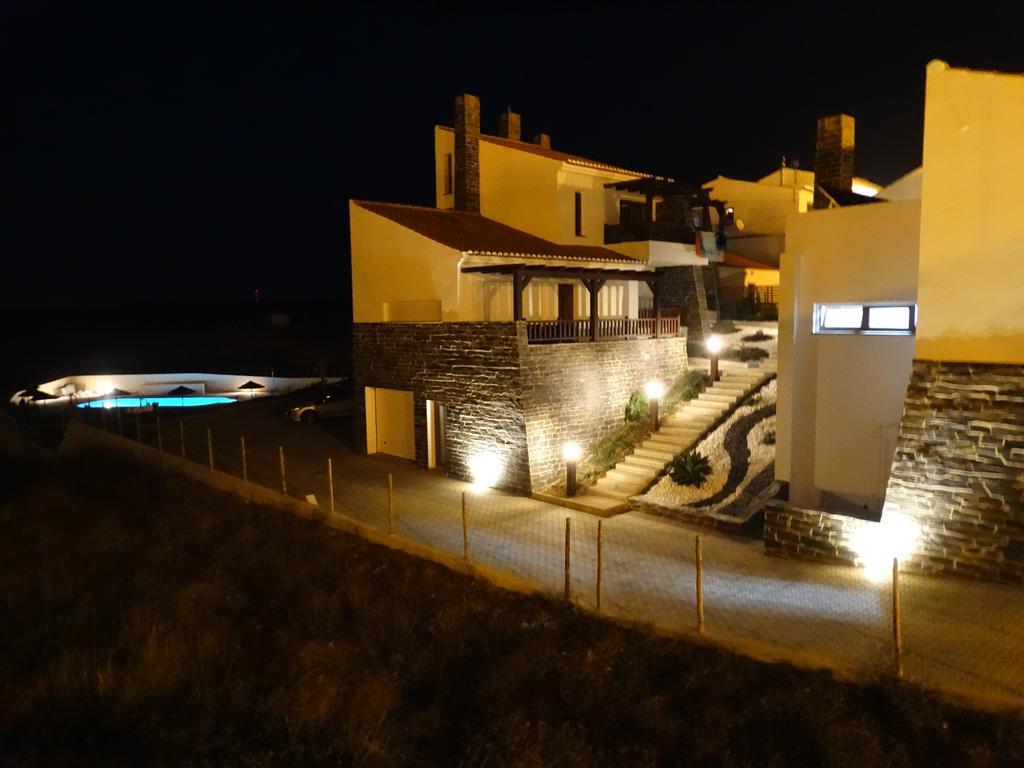 Falesias Da Arrifana Praia da Arrifana Bagian luar foto